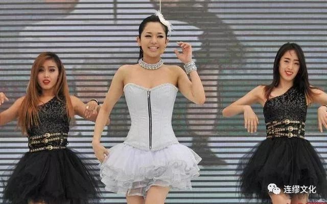 历经15年终于把脱掉的衣服穿回来，苍井空曝结婚，引无数宅男失恋