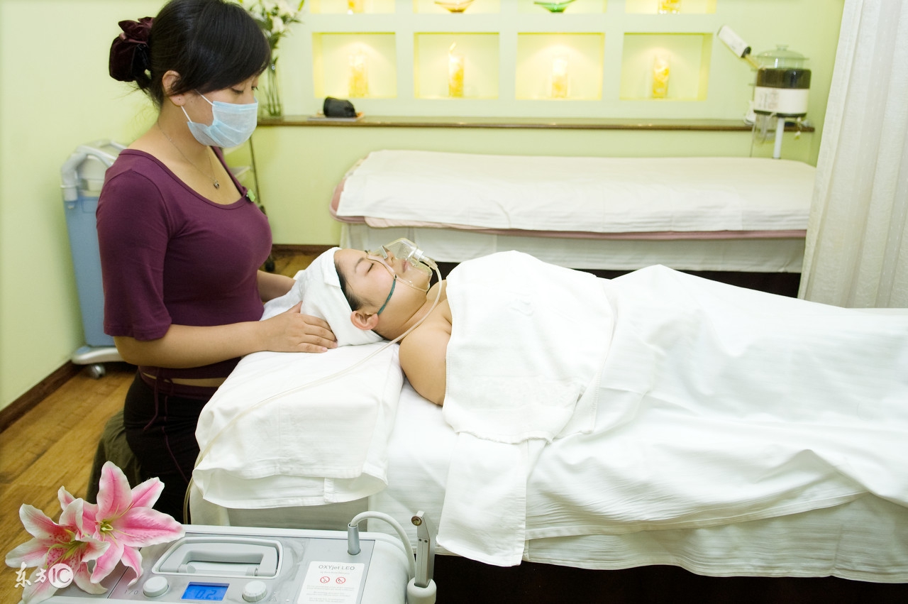 美容院治疗闭口的方法,美容院都用什么清闭口