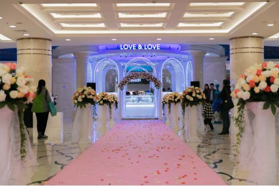 LOVELOVE概念店元旦开业真爱之花誓将浪漫进行到底