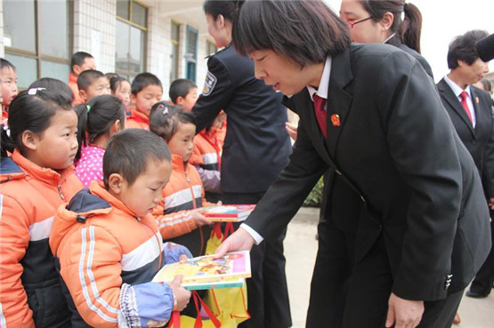 秉公执法厚植为民情怀,蒲城法院公开承诺初心使命