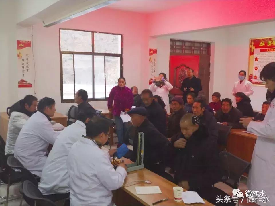 柞水政法委,政法委走访慰问贫困户