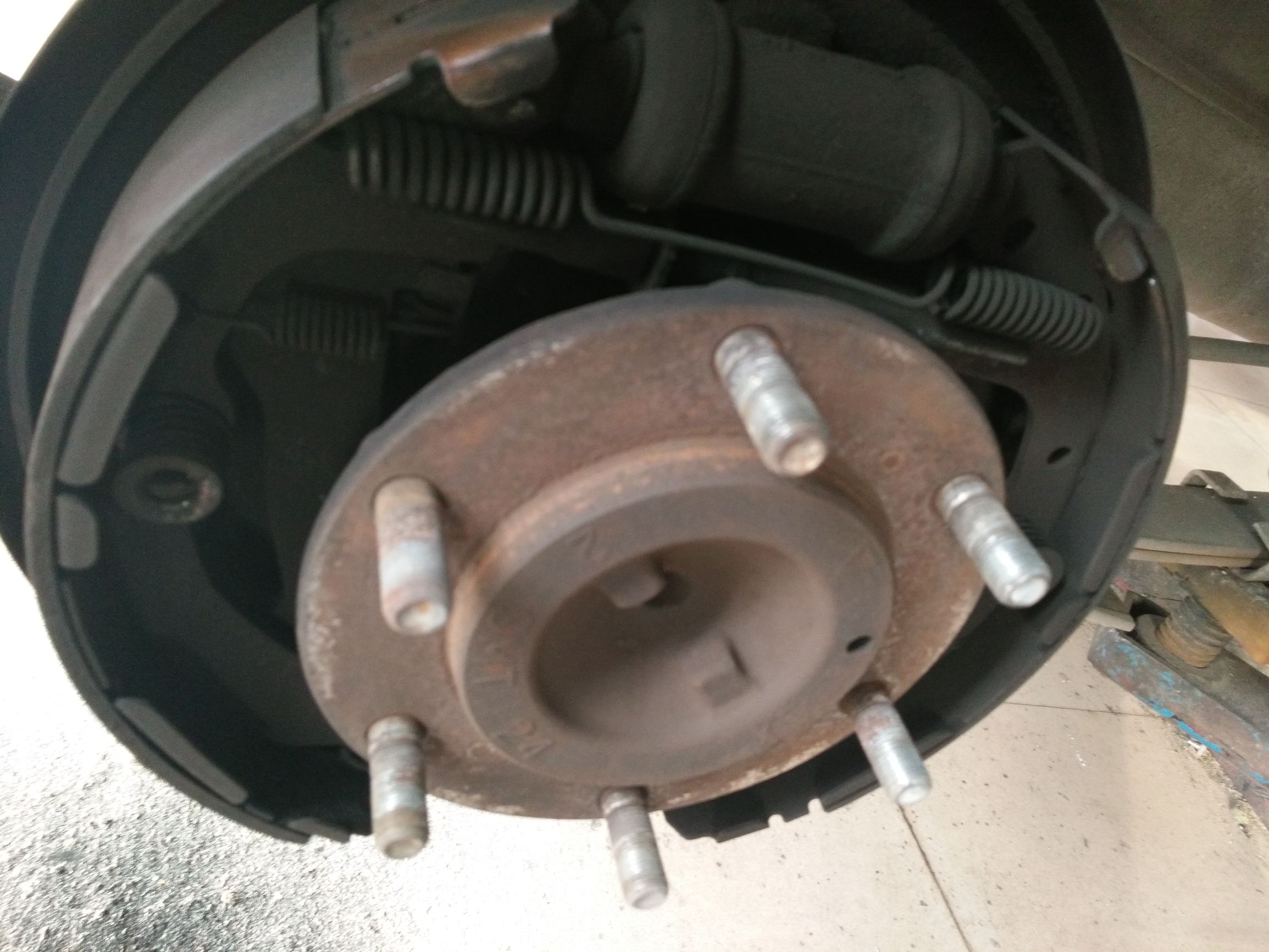 刹车失灵多踩几下就好了什么原因,刹车突然失灵了该如何制动