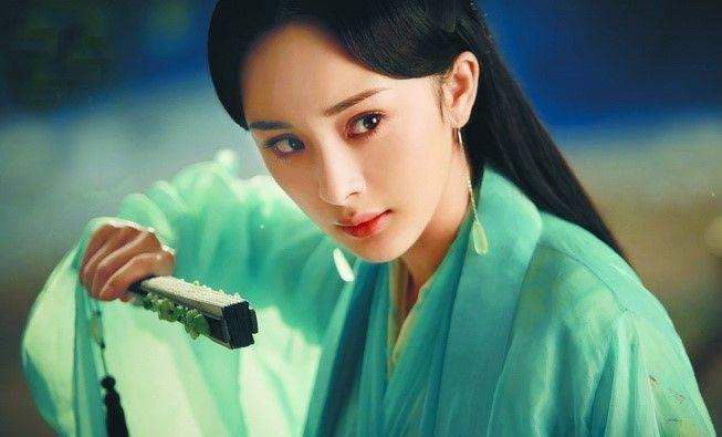 谁还敢说杨幂脚臭？她可是天天在泡脚啊！