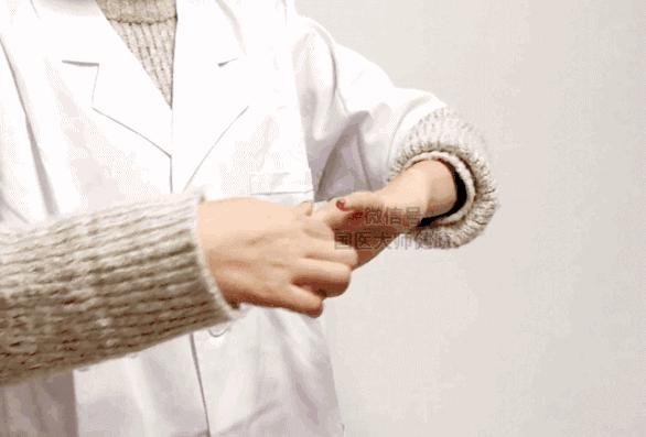 国医大师按摩背部,国医大师揉腹方法