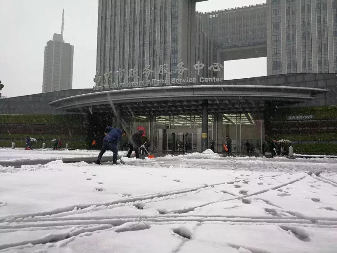 大雪袭城，却畅通无阻！只因为有可敬的他们