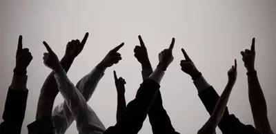 做好自己别太在意别人的眼光,不要太在意别人的想法要活出自己