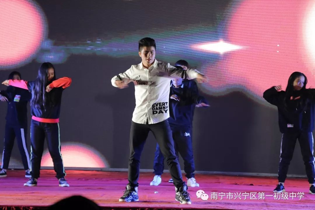 瀛︽牎涓嶅繕鍒濆績鐗㈣浣垮懡娲诲姩鎶ラ亾,涓嶅繕鍒濆績鏍″洯瑙嗛