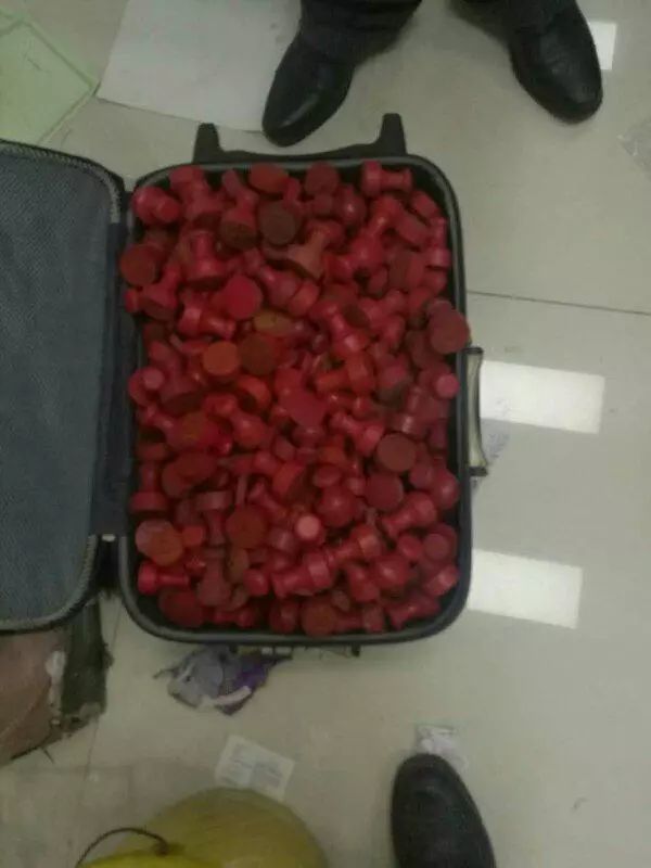 河间驴肉造假窝点,河间假驴肉火烧曝光视频