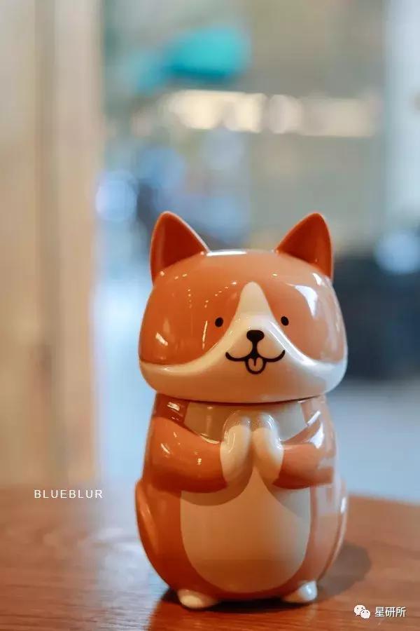 星巴克又来抢钱了，一大波柯基正在向你跑来！然而这还不是全部……