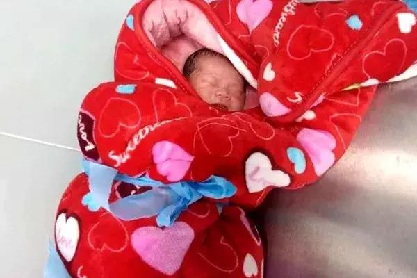 深夜孕妇突发急症,阜阳孕妇羊水破危急