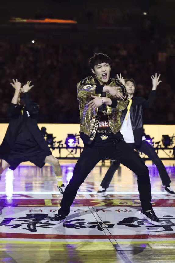 跳舞他们都不输：陈伟霆跳舞帅到爆裂，罗志祥亚洲舞王舞技超强