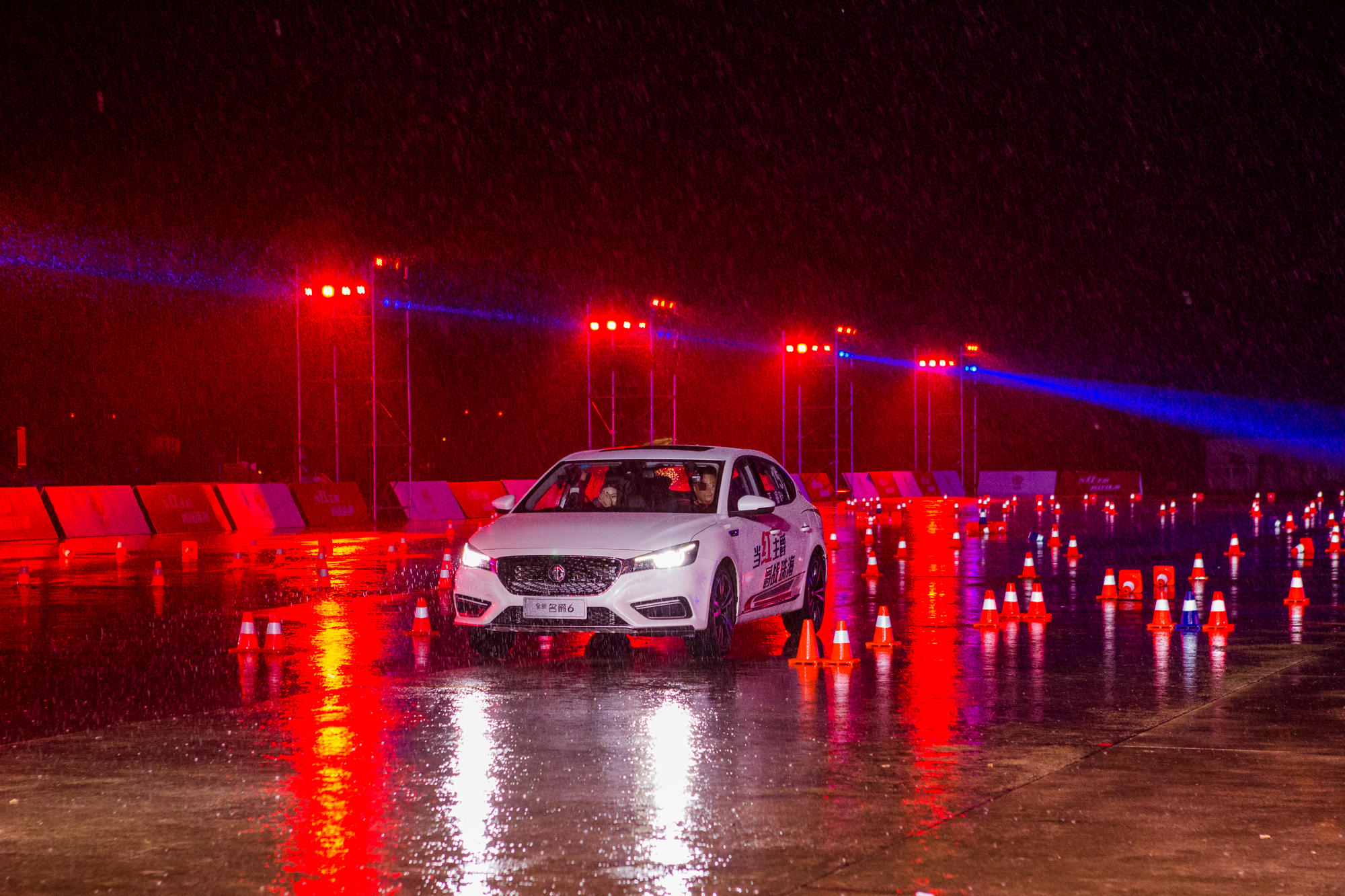 2扇门竟要40万！“爵战珠海”MG名爵年度潮玩轰趴进阶车主新玩法