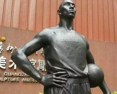 雕塑界的非洲“容祖儿”最近很火