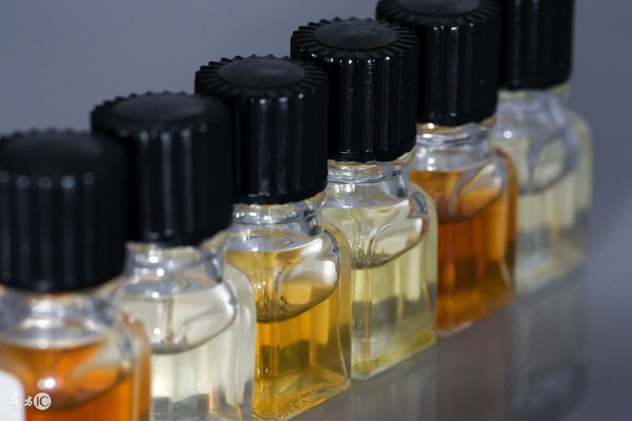 精油搭配禁忌表图,调精油的正确方法和配方