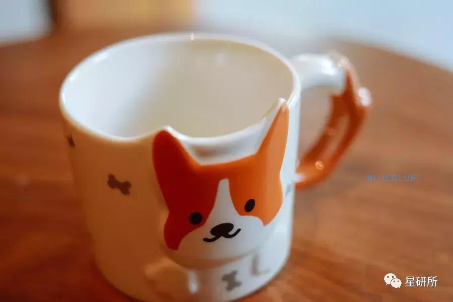 星巴克又来抢钱了，一大波柯基正在向你跑来！然而这还不是全部……