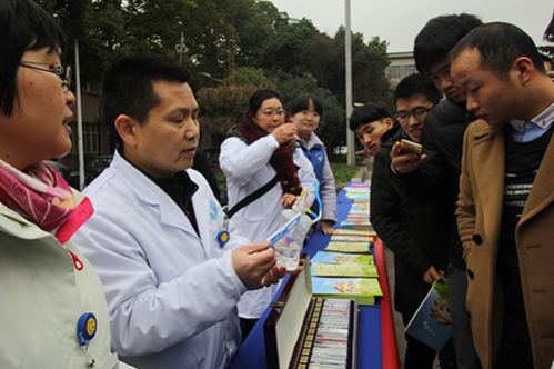 成都禁毒宣传,禁毒宣讲进校园青春之花健康绽放