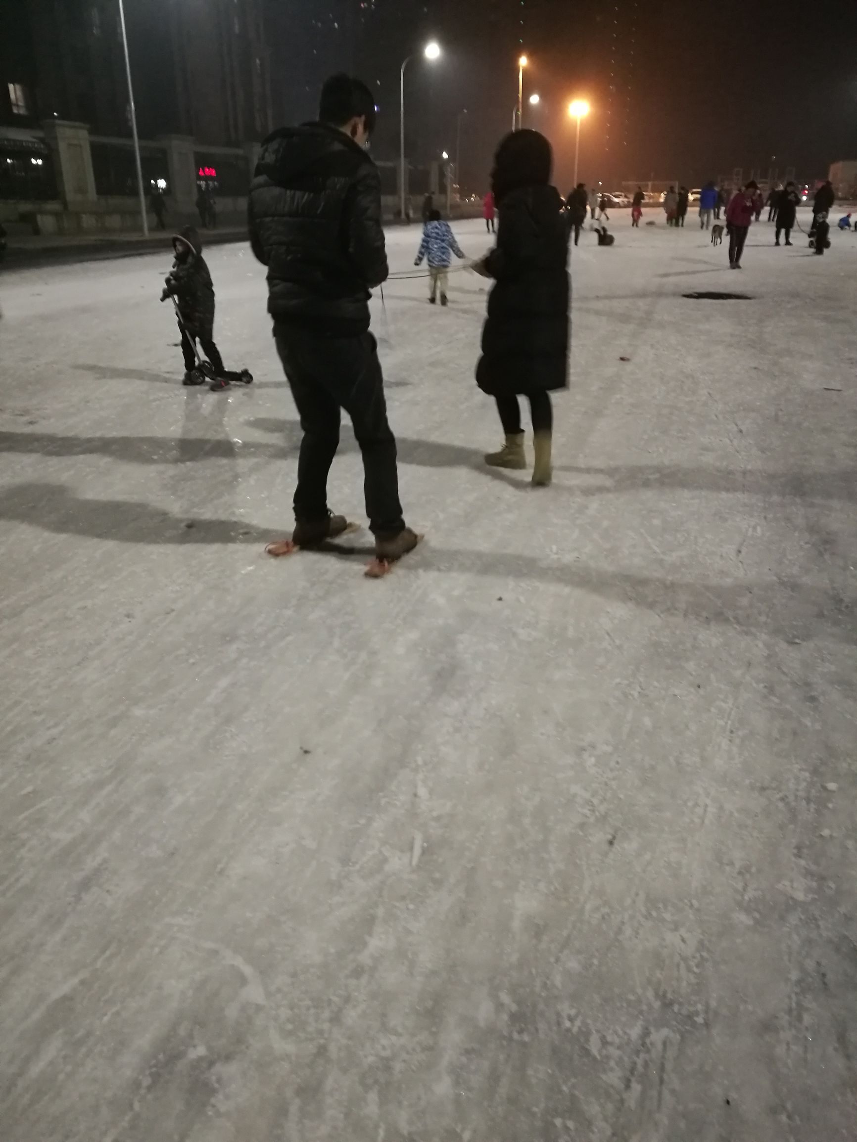 滑雪场滑雪装备有哪些,滑雪场地的滑雪工具