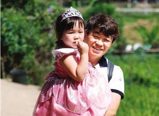 她们都是中国当红明星,却选择在国外偷生孩子,星二代成了外国人