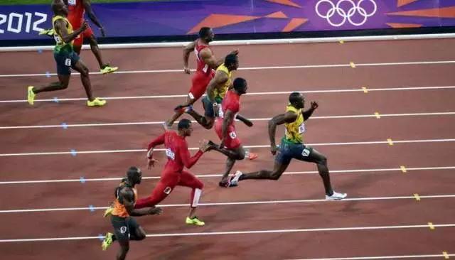 飞人博尔特加入曼联,退役博尔特踢足球