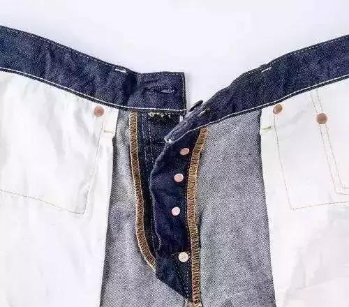 新买的加绒牛仔裤褪色处理妙招,牛仔裤褪色怎么修复原来的色差