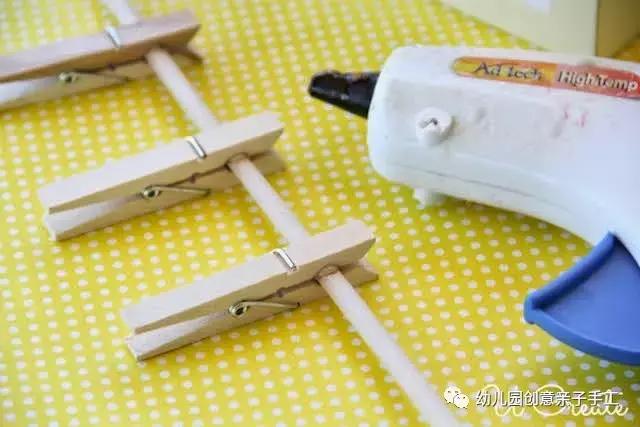 幼儿园纸盒足球手工,幼儿园益智手工盒子踢足球