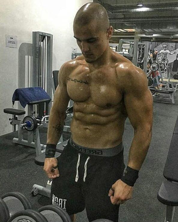 成就人鱼线和马甲线的动作,男生如何练出腹肌人鱼线和公狗腰