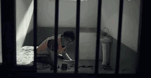 如果有人吸毒要怎样举报,家人吸毒该不该告诉父母