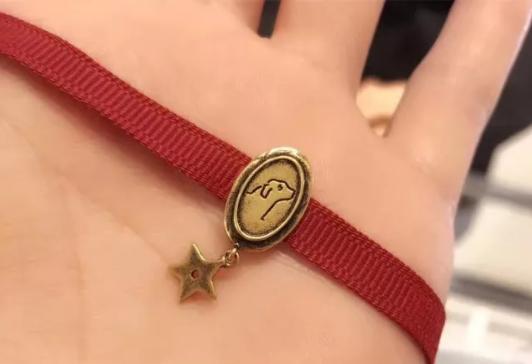 过年大牌高颜值衣服,狗年大牌限定视频