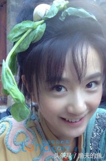 她是经典的“小泥巴”，默默演戏的灵动系演员！