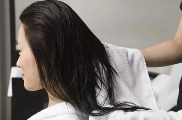 宝妈产后脱发严重怎么办,产后宝妈脱发掉发严重怎么办