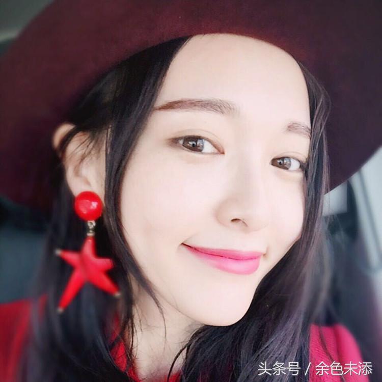 喜欢戴夸张耳饰的不止章子怡，还有她们