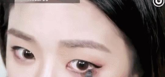 周冬雨单眼皮小眼睛怎么画眼妆,周冬雨同款眼妆教程