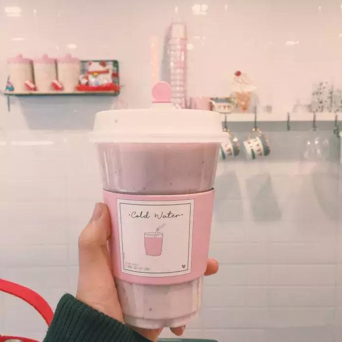 广州奶茶店被挤爆,奶茶店被挤爆