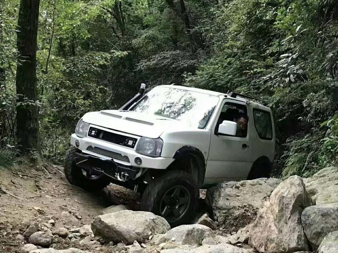 2万买的铃木能拉货，成本5块DIY绞盘大坑随便过