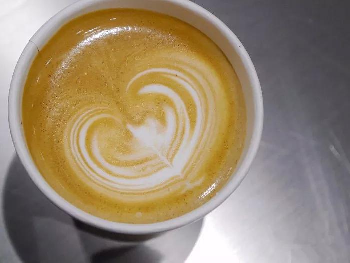 水果店咖啡、菜场咖啡、看魔都这些小窗咖啡店肉搏星爸爸！