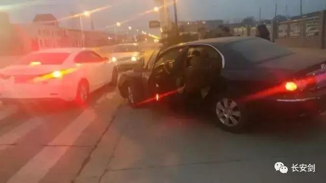 案件回顾被绑架158天的女孩,2011年解救人质真实事件