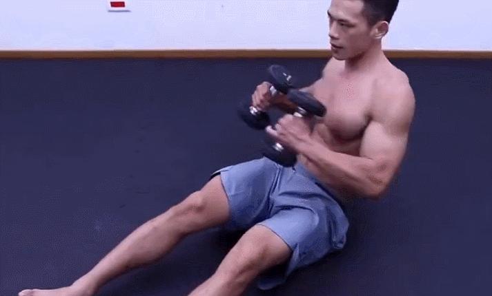 腹肌哑铃负重训练方法,练腹肌怎么注意腹部发力