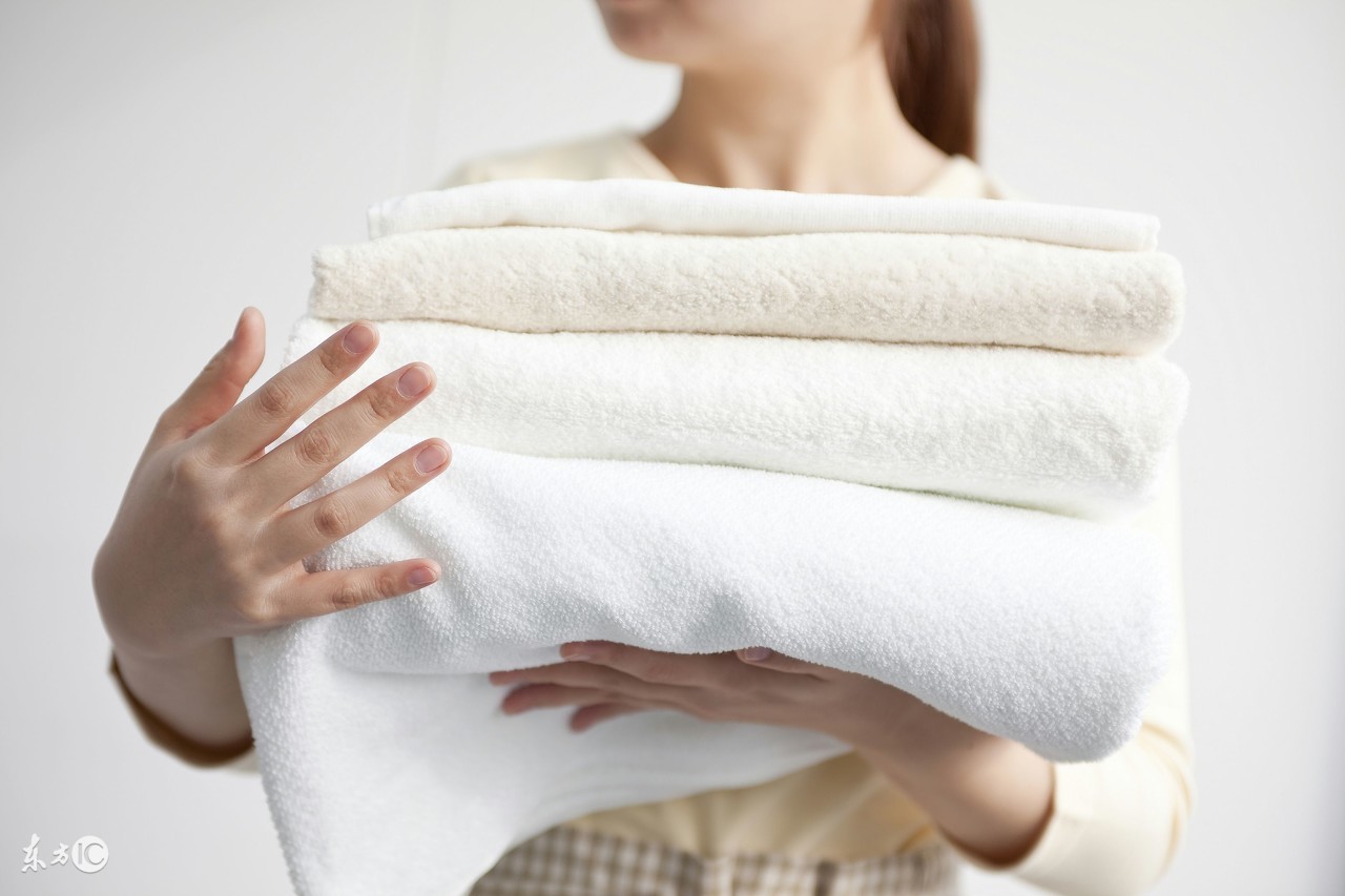 毛巾用了老是变黑怎么回事,为什么毛巾会变紫图片