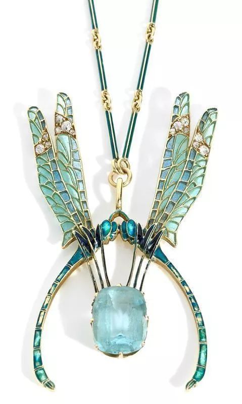 看完这5类珠宝设计，抛弃「猪精」，做维纳斯女孩吧