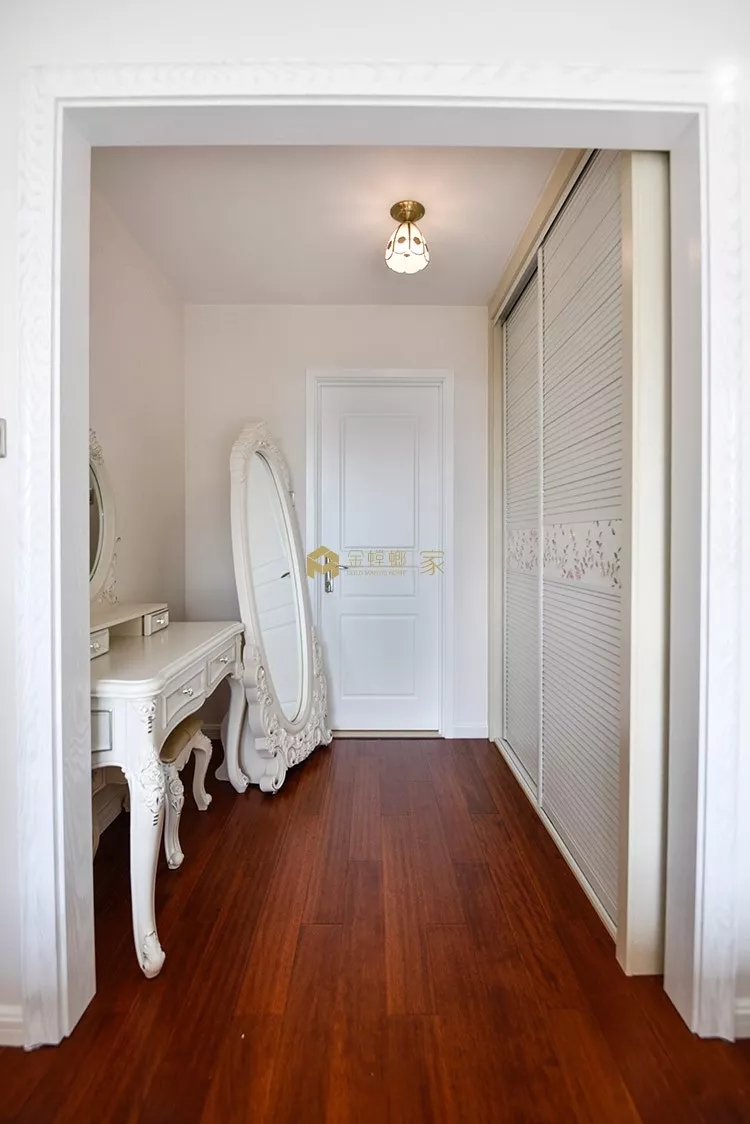 金色美缝剂提升颜值!146平欧式三居室,佛山蔚蓝湾畔业主很喜欢