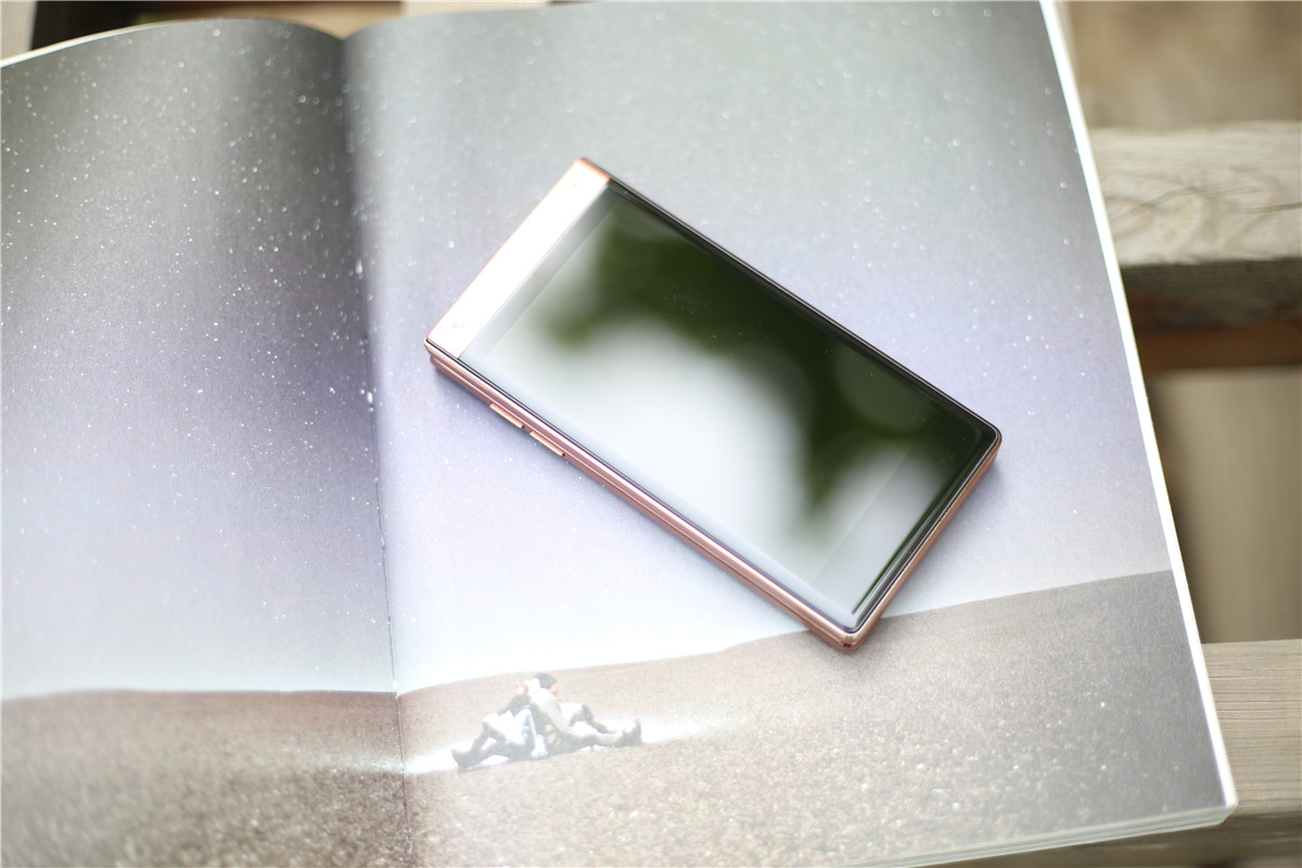 金立w2017翻盖手机价格,金立翻盖手机与三星哪个好