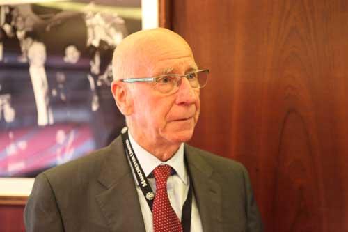 足坛历史欧冠奖杯最多的人是谁,足球世界杯金球奖奖杯