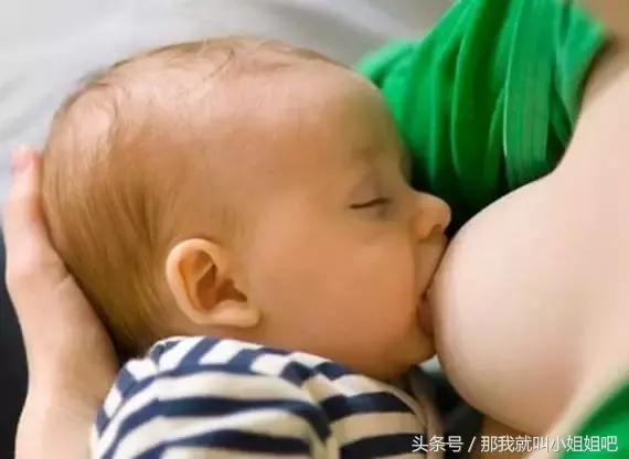 宝宝爱咬母乳怎么办,宝宝爱咬妈妈肩膀怎么回事