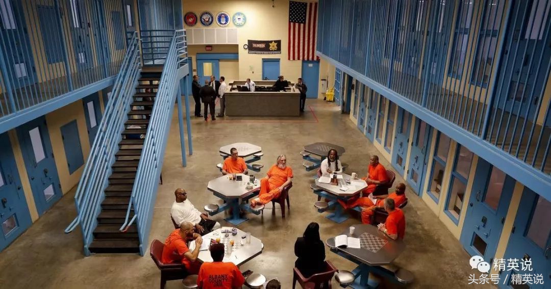 他在美国赚了27年的钱,他每年赚走美国上百亿