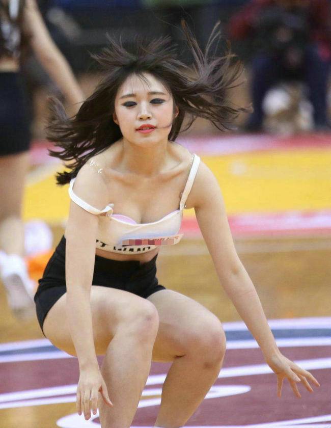 足球篮球宝贝,足球宝贝很美