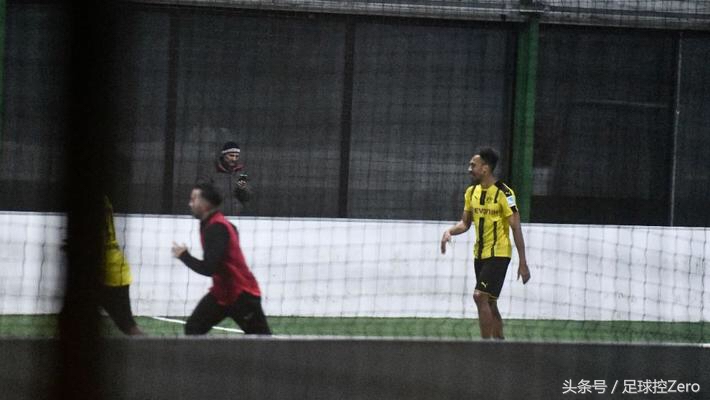 小妖罢训失联，王牌缺赛跑去踢野球！论转会离队谁比多特苦情？