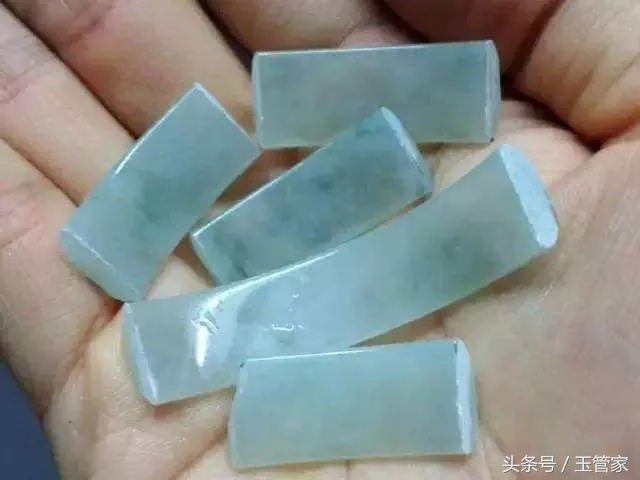 家传的血玉手镯有瑕疵是真的吗,家传玉镯去什么地方鉴定