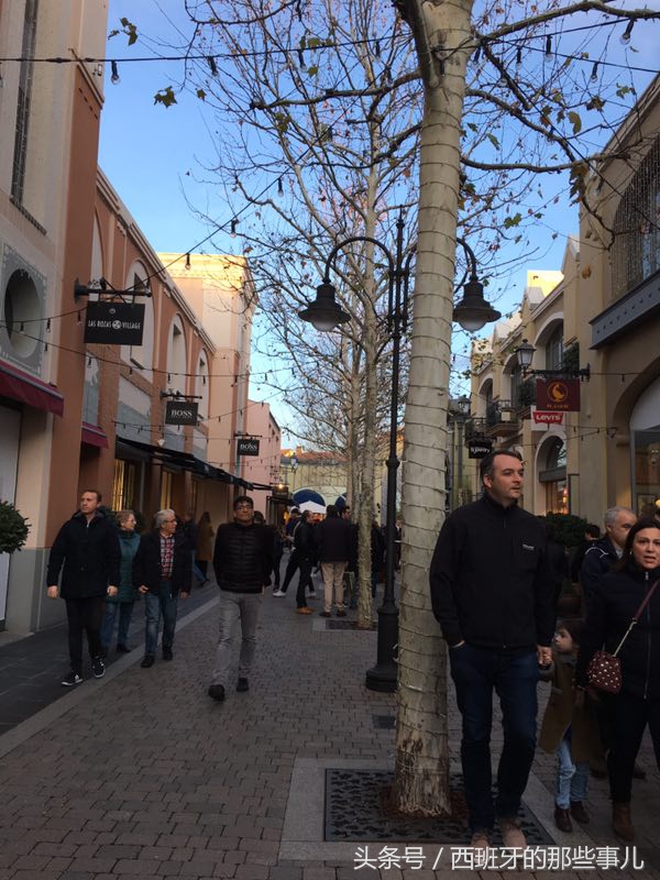 西班牙马德里购物村2018.1.20日实拍-很多世界大牌都有折扣