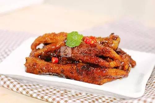 无骨鸡爪爆款榜第一,无骨黑鸡爪超脆