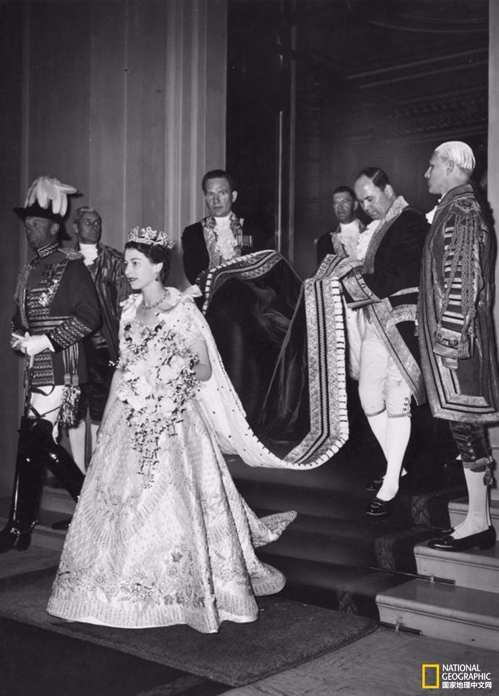 伊丽莎白女王二世从0岁到82岁,超长待机英国女王
